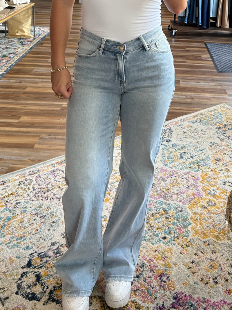 Levi's Mid Rise Wide Leg Dipped Waist Denim