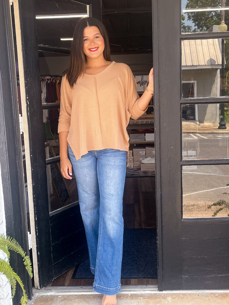 Textured Line Hi-Low Hem Folded Sleeve V-Neck Top