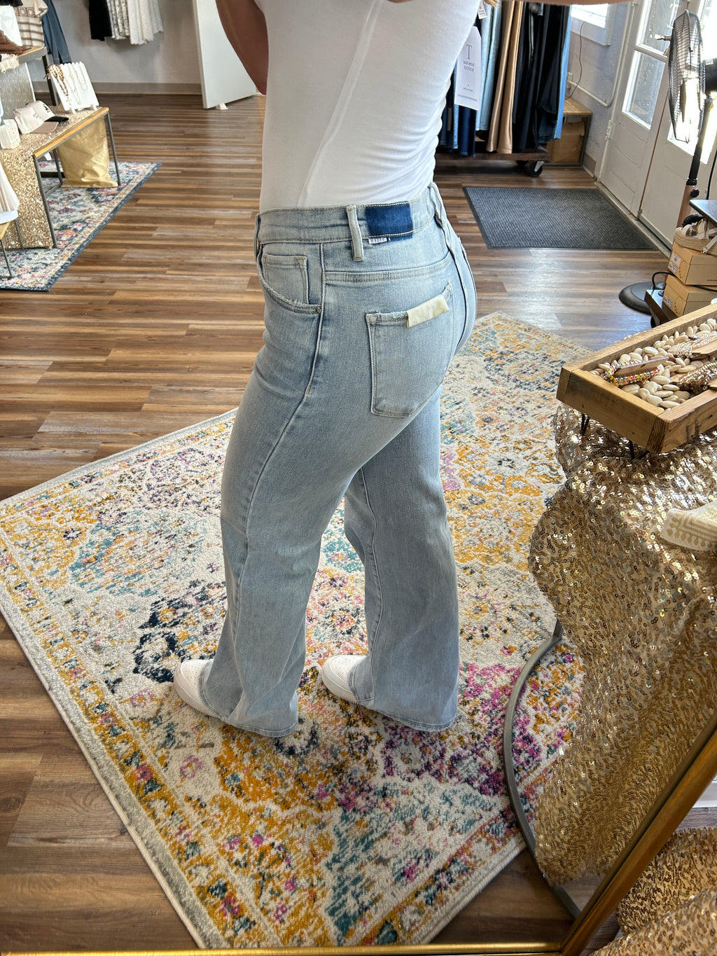 Levi's Mid Rise Wide Leg Dipped Waist Denim