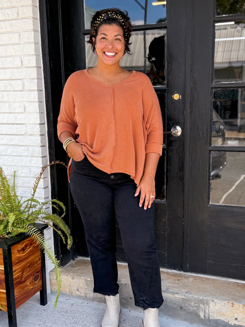 Textured Line Hi-Low Hem Folded Sleeve V-Neck Top