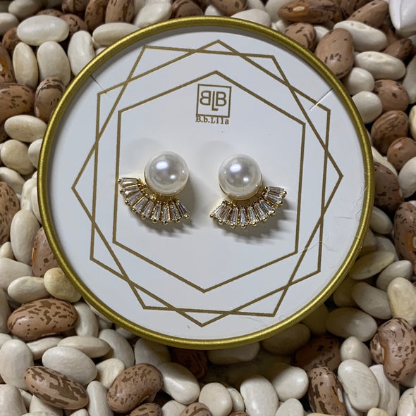 Glamour Pearl Studs
